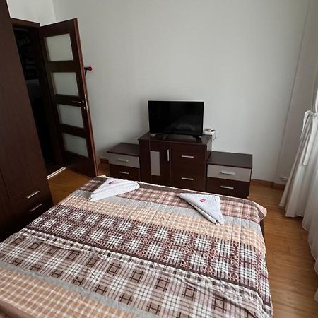Apartament 3 Camere オトペニ エクステリア 写真