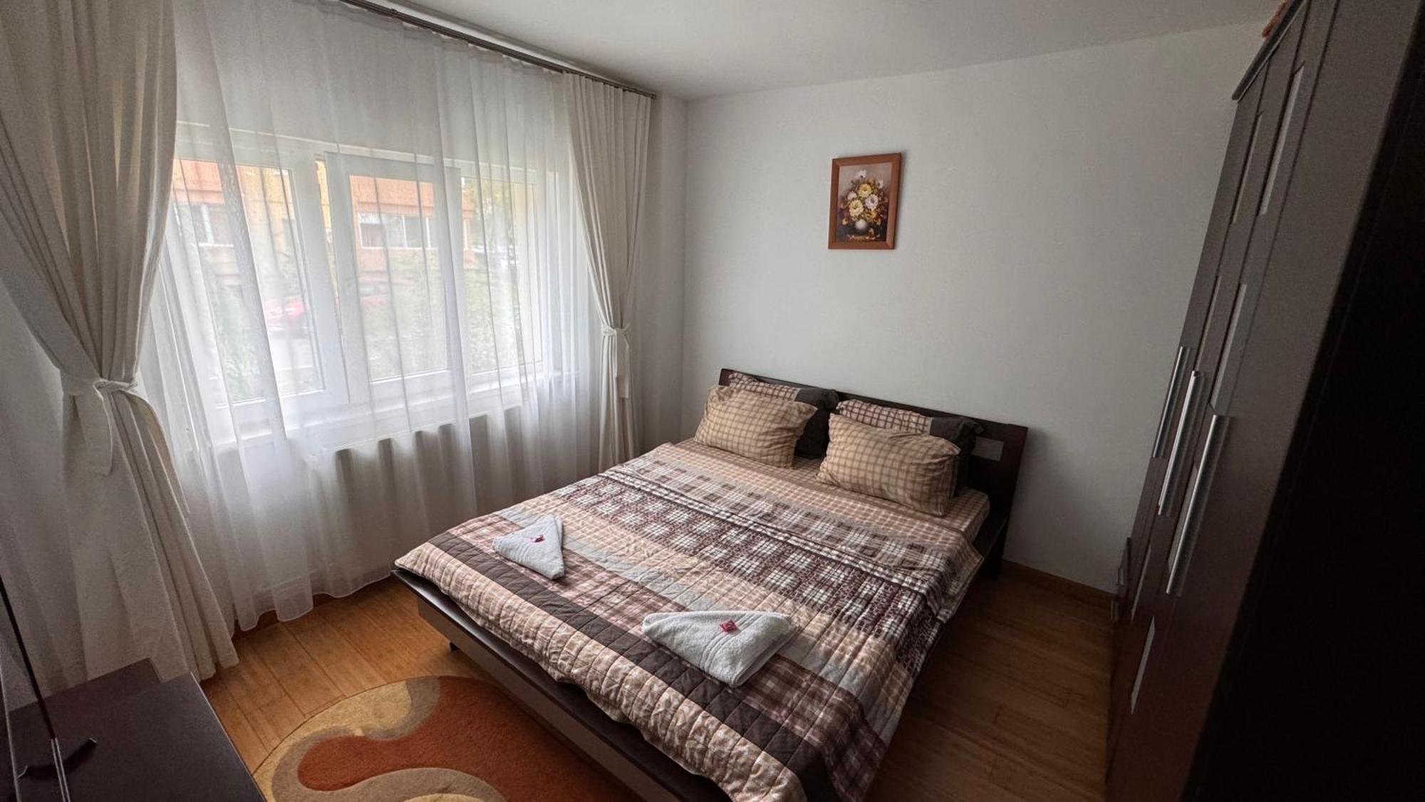 Apartament 3 Camere オトペニ エクステリア 写真