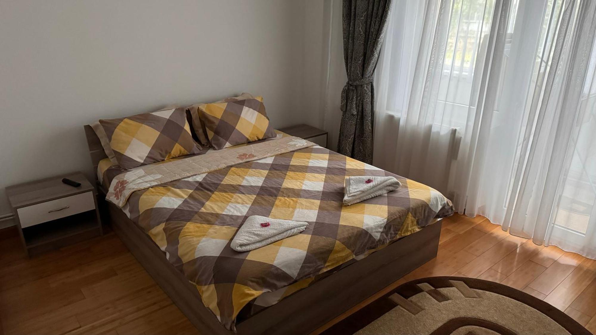 Apartament 3 Camere オトペニ エクステリア 写真
