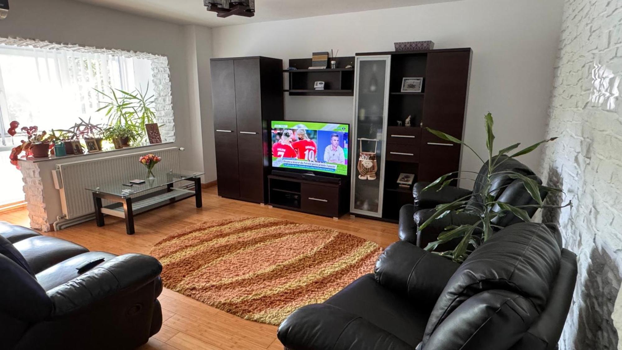 Apartament 3 Camere オトペニ エクステリア 写真
