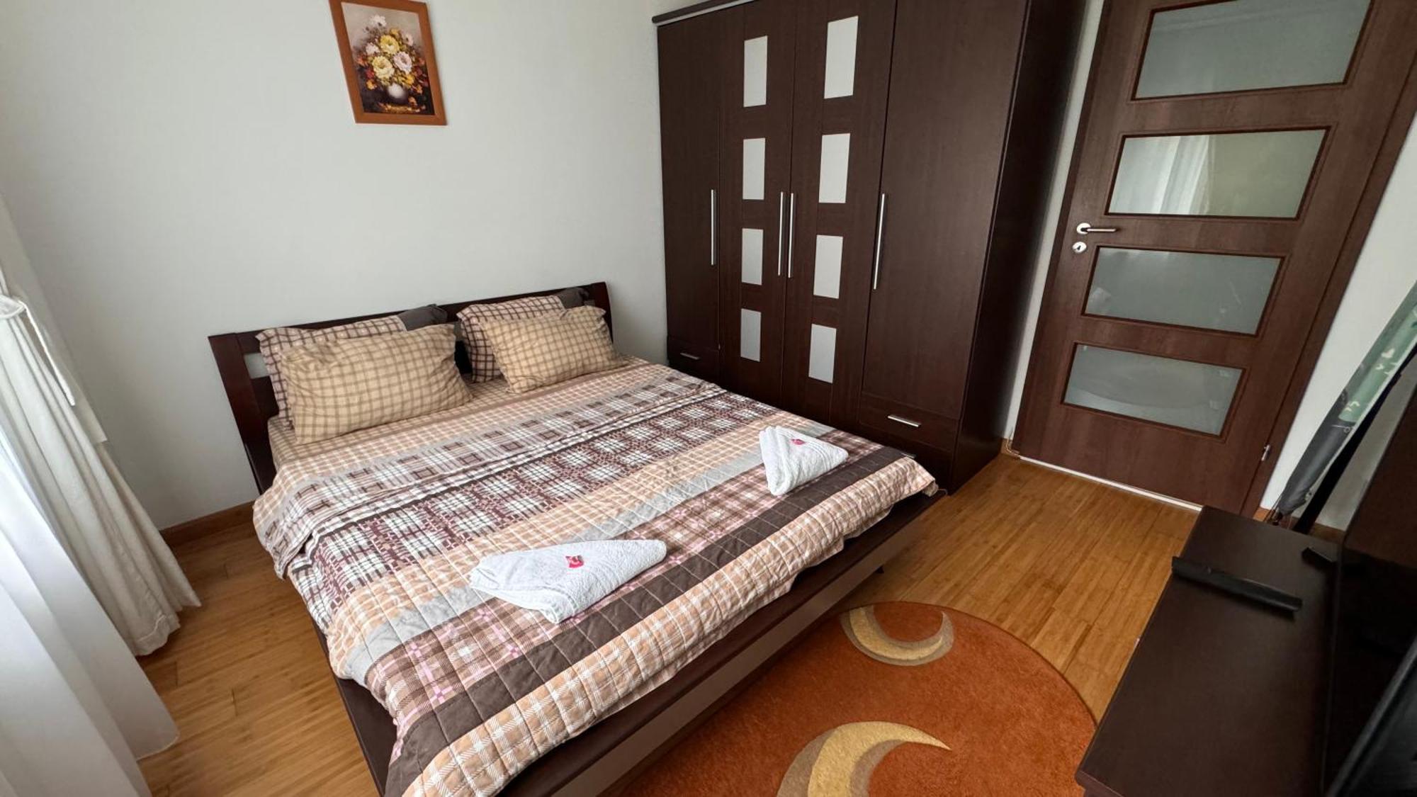 Apartament 3 Camere オトペニ エクステリア 写真